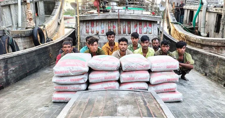 সিমেন্টসহ আটককৃতদের একাংশ
